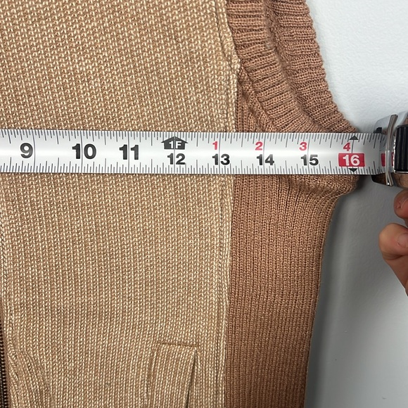 Green Tea medium neutral tan women’s knit zippered vest - Picture 6 of 10